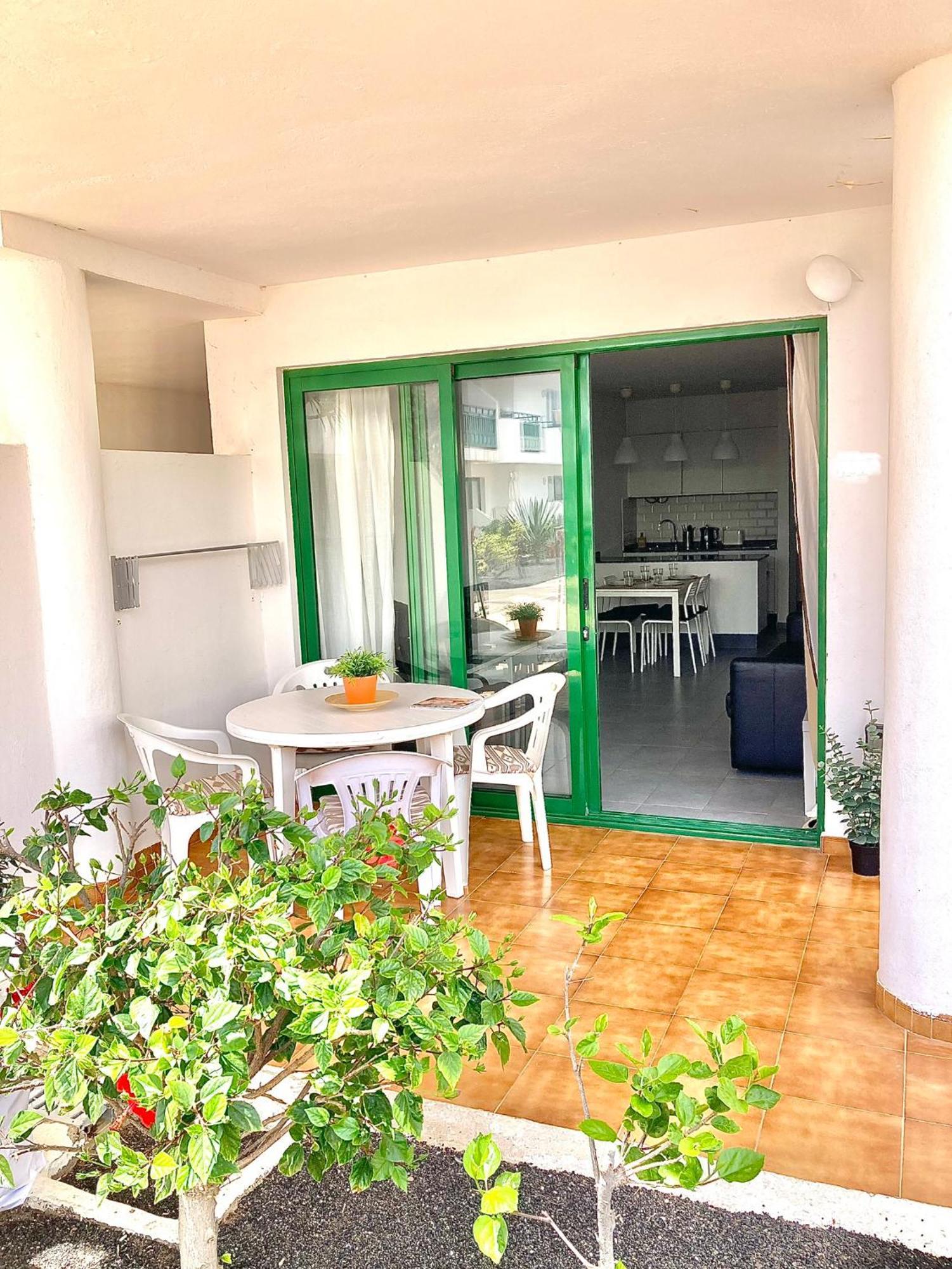 Ground Floor Apartment With Pool, Next To The Beach Costa Teguise Bagian luar foto