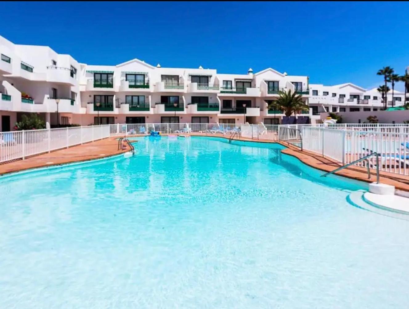 Ground Floor Apartment With Pool, Next To The Beach Costa Teguise Bagian luar foto